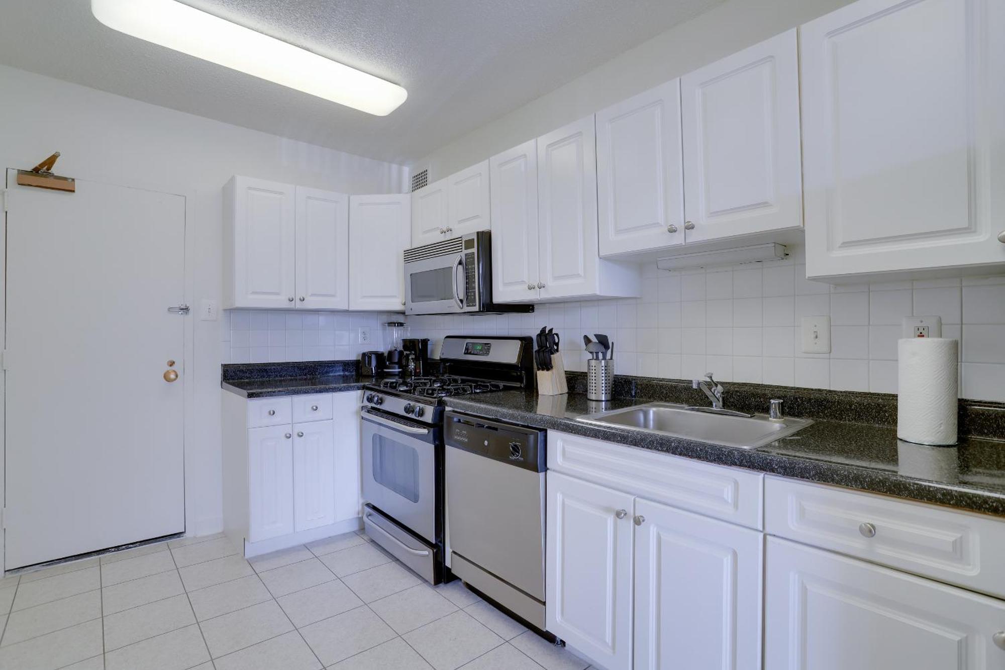 Spacious 2 Bedrooms Apt @Crystal City With Gym Arlington Dış mekan fotoğraf