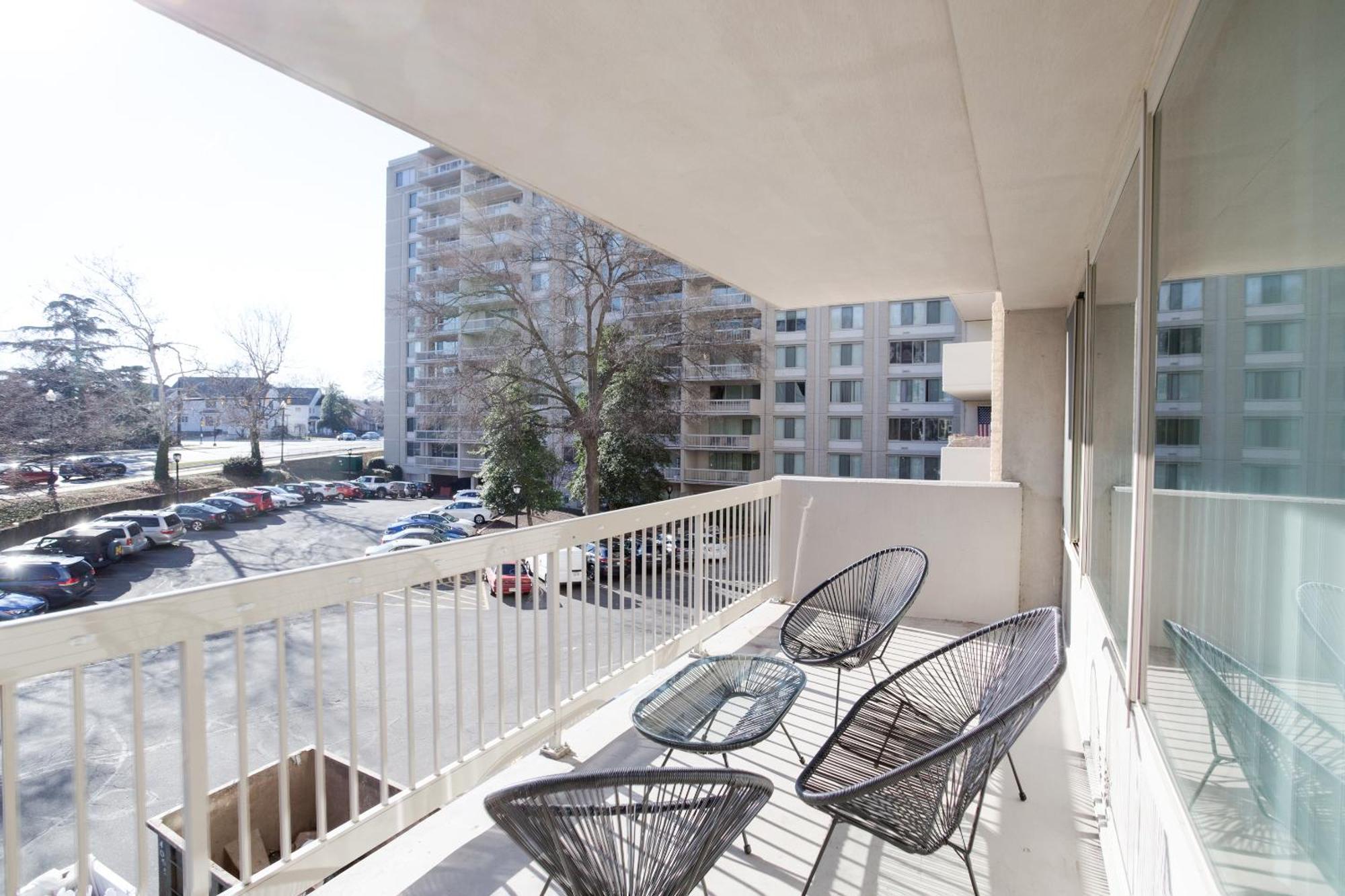Spacious 2 Bedrooms Apt @Crystal City With Gym Arlington Dış mekan fotoğraf