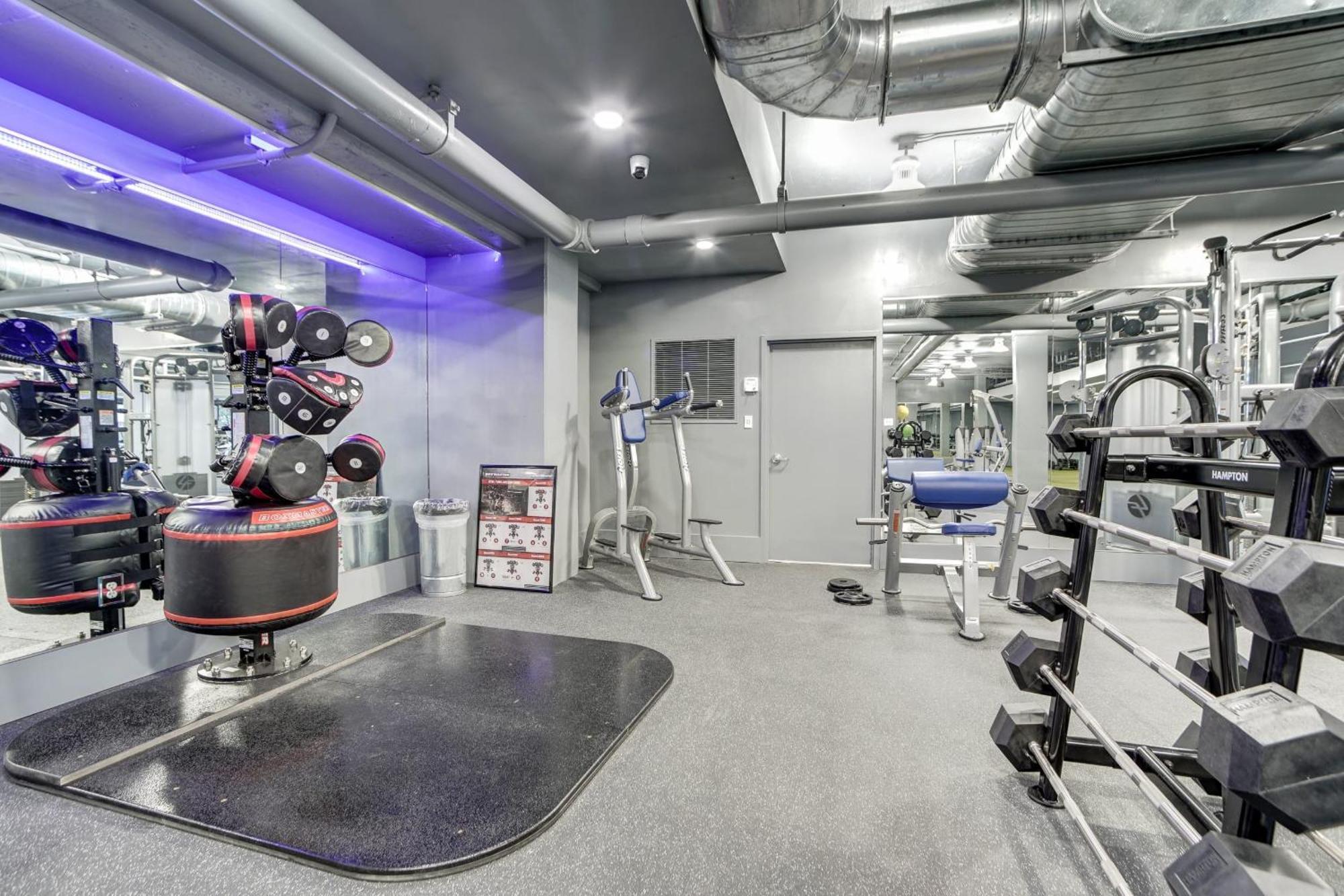 Spacious 2 Bedrooms Apt @Crystal City With Gym Arlington Dış mekan fotoğraf