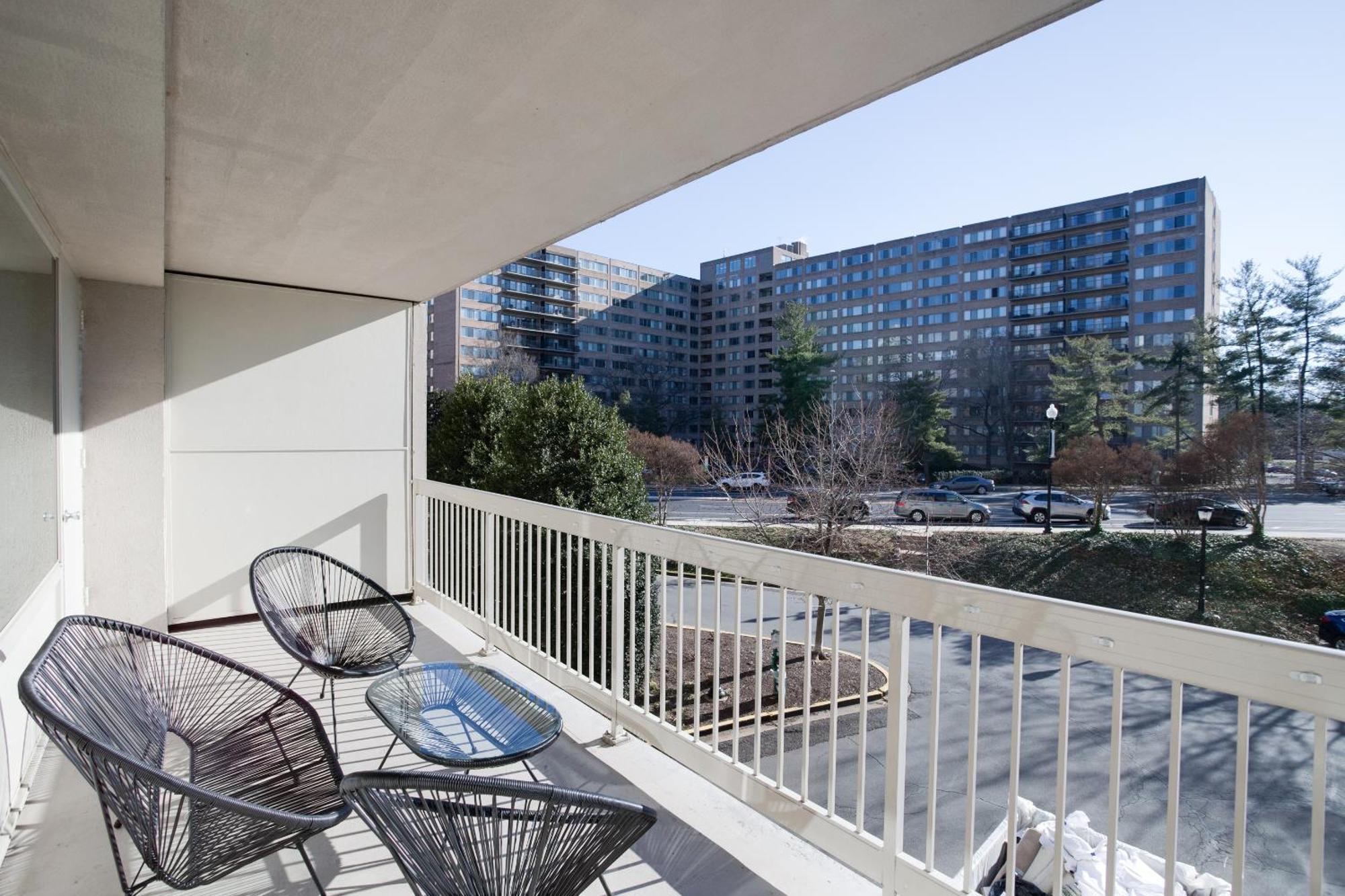 Spacious 2 Bedrooms Apt @Crystal City With Gym Arlington Dış mekan fotoğraf