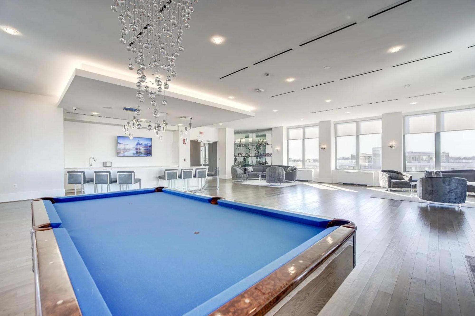 Spacious 2 Bedrooms Apt @Crystal City With Gym Arlington Dış mekan fotoğraf