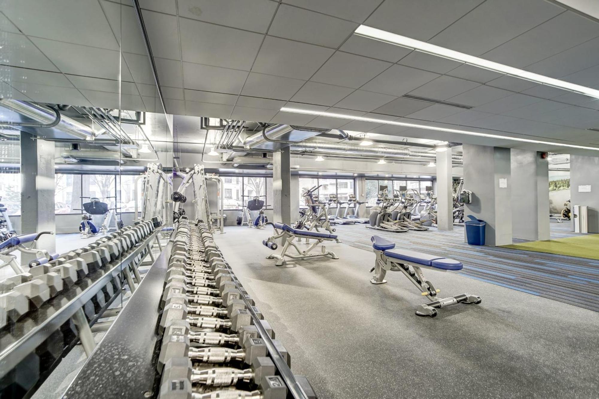 Spacious 2 Bedrooms Apt @Crystal City With Gym Arlington Dış mekan fotoğraf